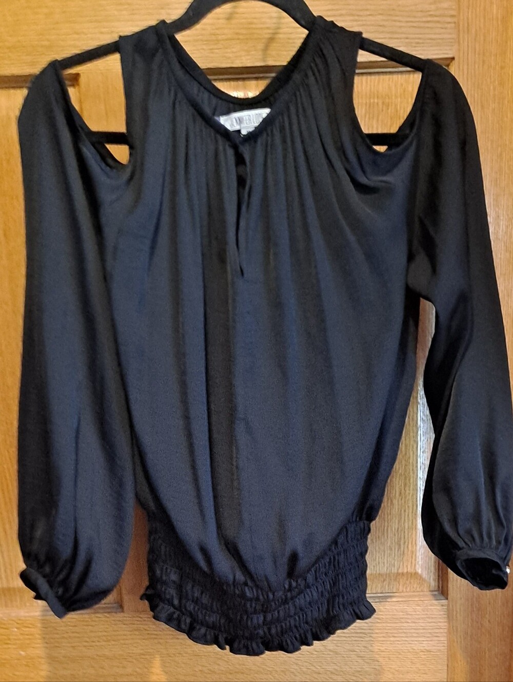 Jennifer Lopez Cold-Shoulder Black Blouse with Smocked Waist - Picture 4 of 8